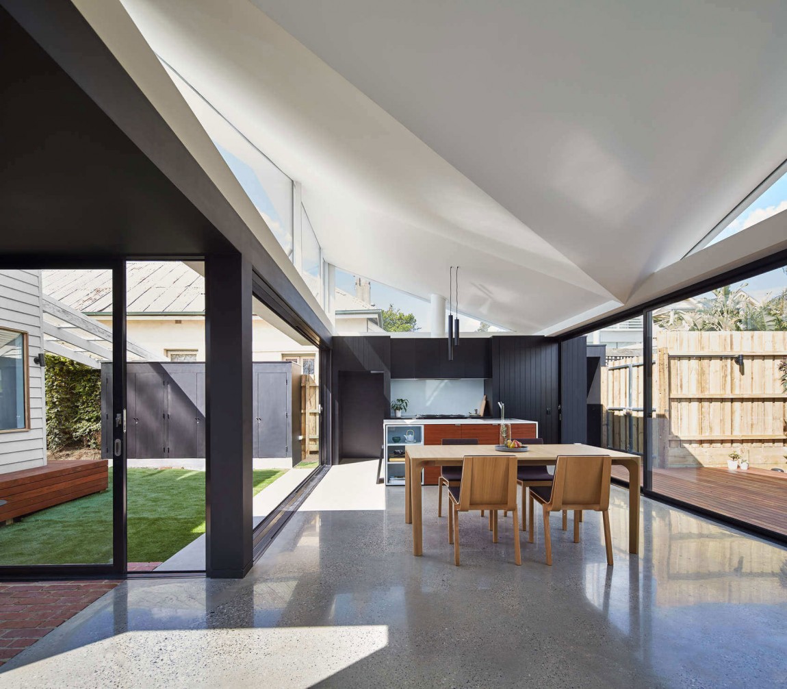 Living space between central courtyard and rear garden at the Tunnel House