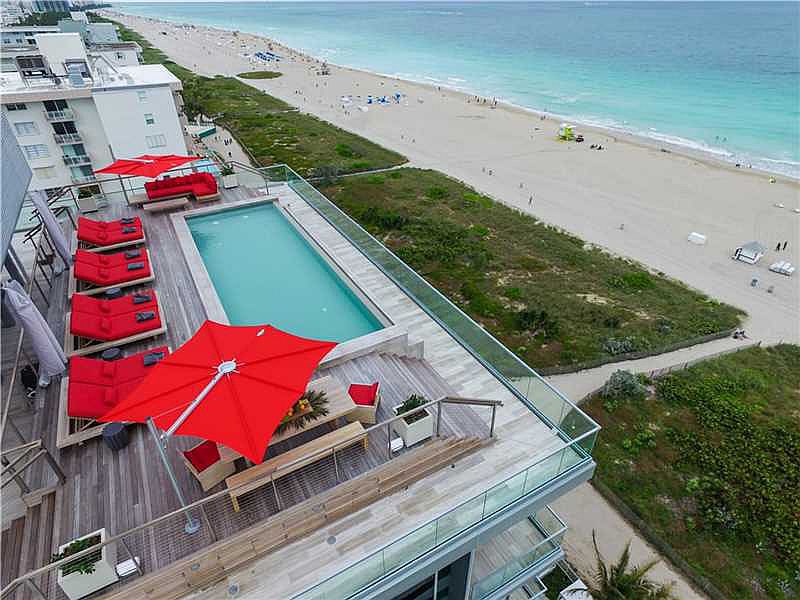 Luxurious penthouse with a refreshing infinity pool overlooking Miami's hottest beach and the ocean