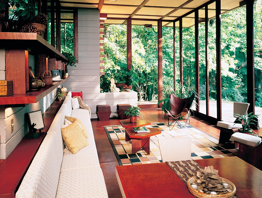 Midcentury flavor combined with Asian style for an inimitable sunroom with smart views