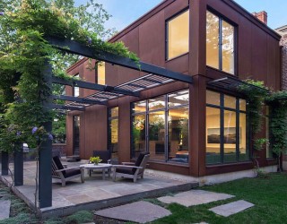 Cor-Ten Steel Structure Gives Georgian Revival Home a Modern Facelift