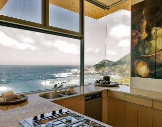 Visual Treat: 20 Captivating Kitchens with an Ocean View