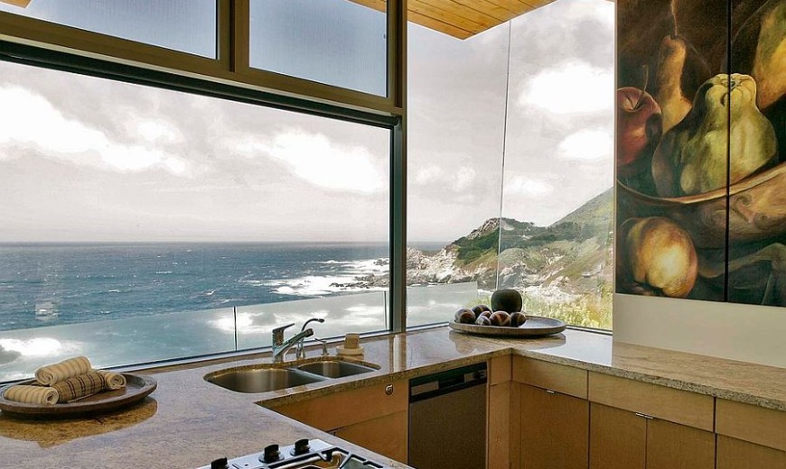 Visual Treat: 20 Captivating Kitchens with an Ocean View