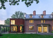 Old-Georgian-revival-brick-structure-and-modern-extension-in-steel-combined-to-create-a-modern-home-in-Massachusetts-217x155