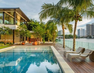 Floating Eaves Residence: Affluent Contemporary Paradise in Miami!