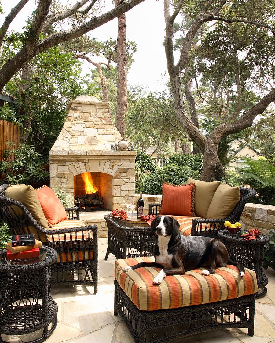 Pick decor that complements the style of the landscape [Design: Culbertson Durst Interiors]