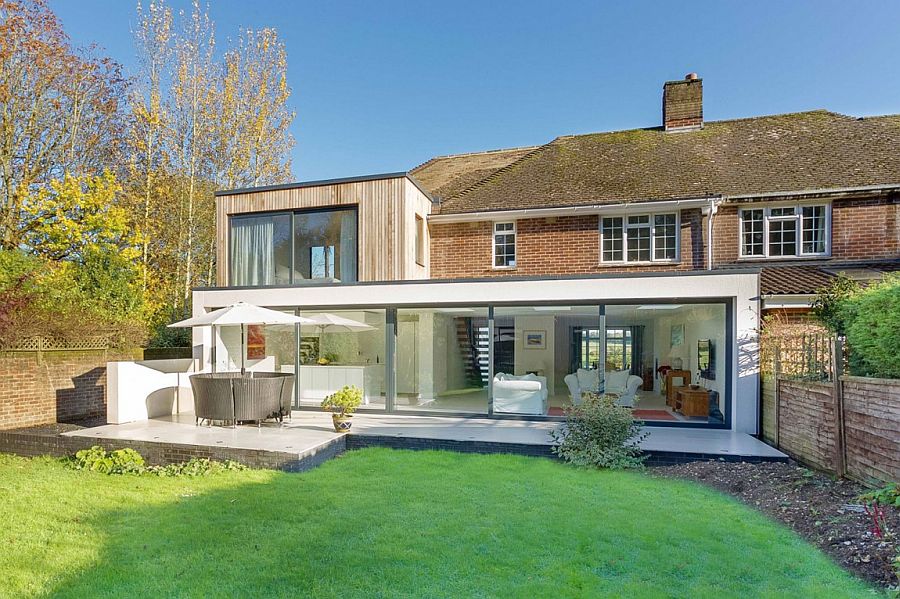 Rear extension replaces workers cottage and extends the living space into the garden