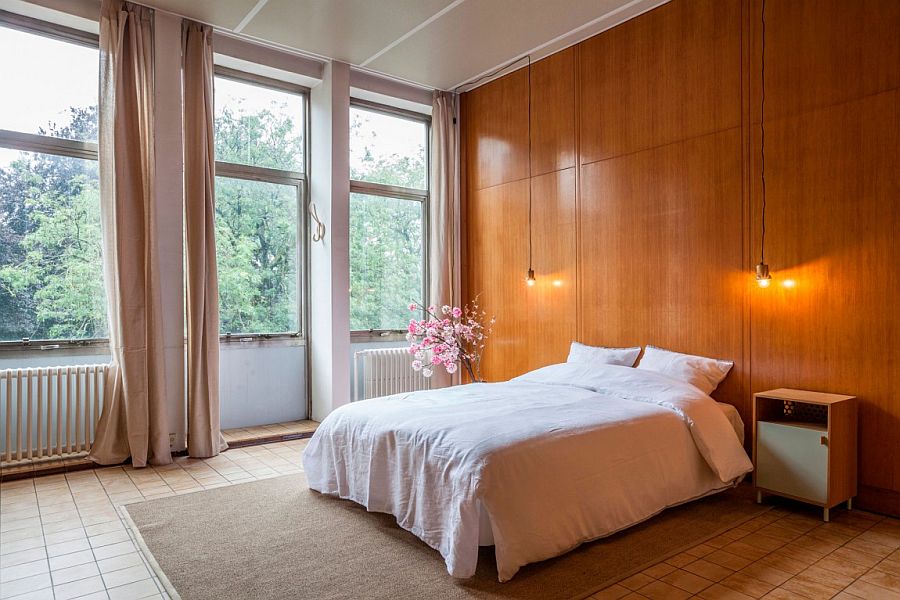 Relaxing master bedroom design with minimal bedside pendant lights