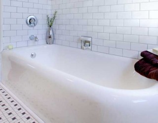 How to Clean a Non-Slip Bathtub