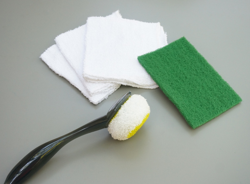 Cleaning the permanent slip-guard dots in my porcelain bathtub