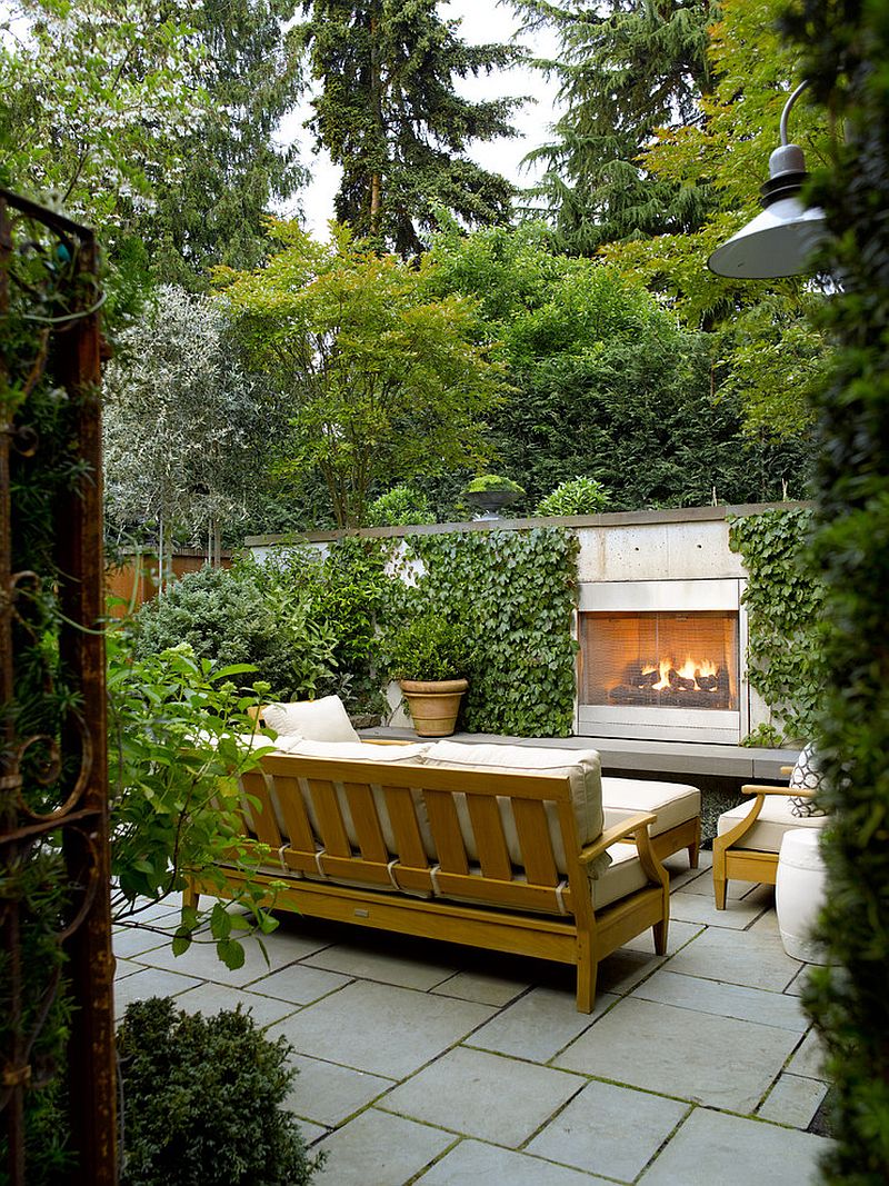 Small alfresco living draped in greenery [Design: Scot Eckley / Photography: Alex Hayden]