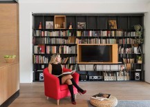 Smart-design-of-the-living-room-with-minimal-decor-and-a-striking-bookshelf-217x155