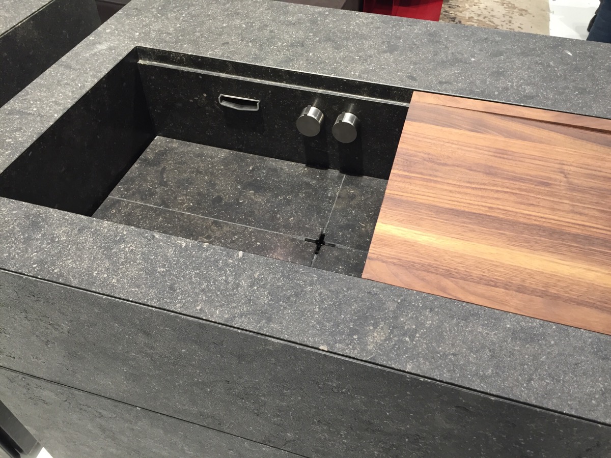 Closer look at the minimal kitchen islands from Steininger