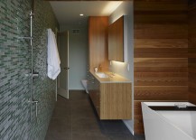 Horizontal-paneling-in-a-wooden-bathroom-217x155