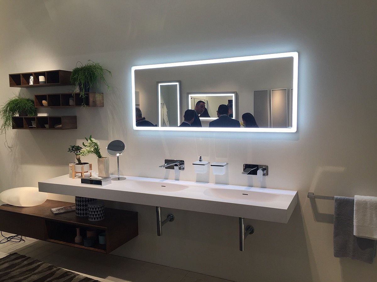 Illuminated mirror frame steals the show here