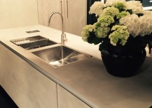 Nifty-island-design-with-a-stainless-steel-sink-217x155
