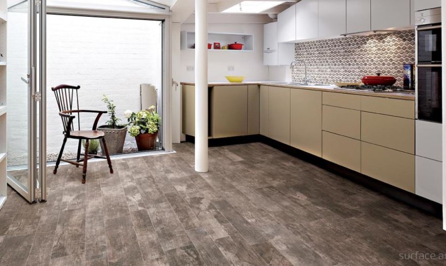 Decorating with Porcelain and Ceramic Tiles That Look Like Wood