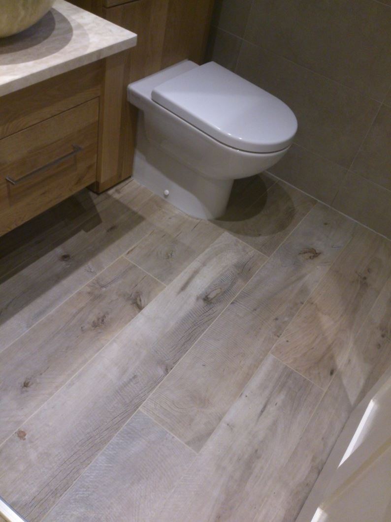 Porcelain tile with the look of wood