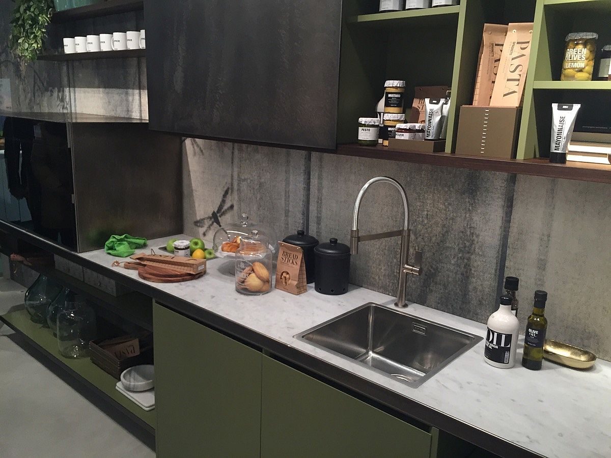 Smart Estel kitchens at Eurocucina 2016 make most of evrtical space