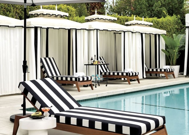 Patio Furniture and Decor Trend: Bold Black and White | Decoist