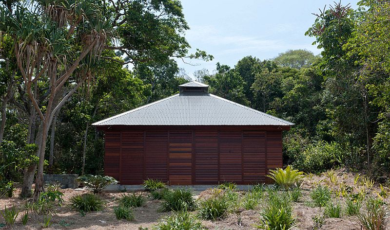 Tropical beach house in Australia