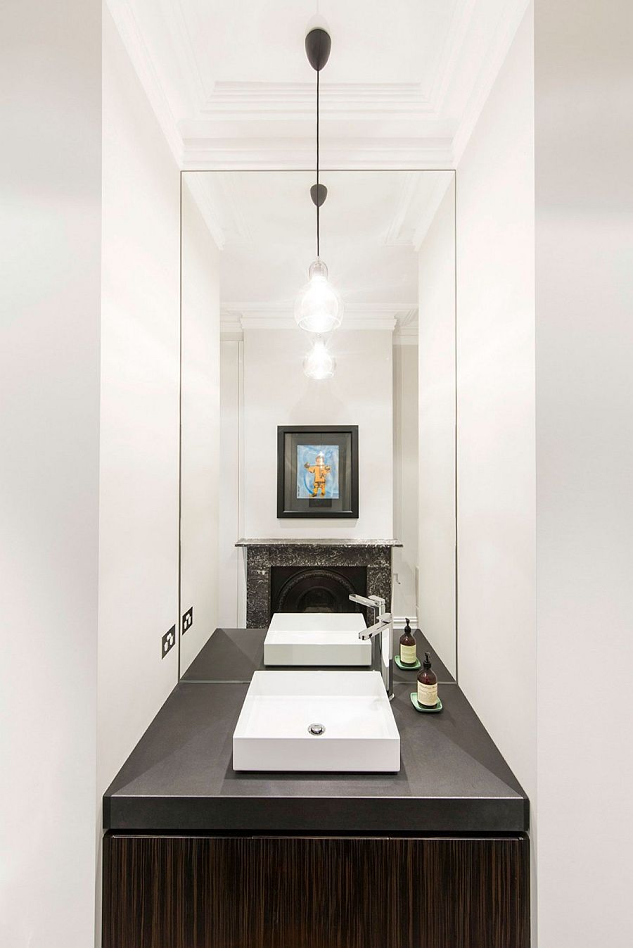 Classic and contemporary fetaures of the bathroom inside the Armadale house