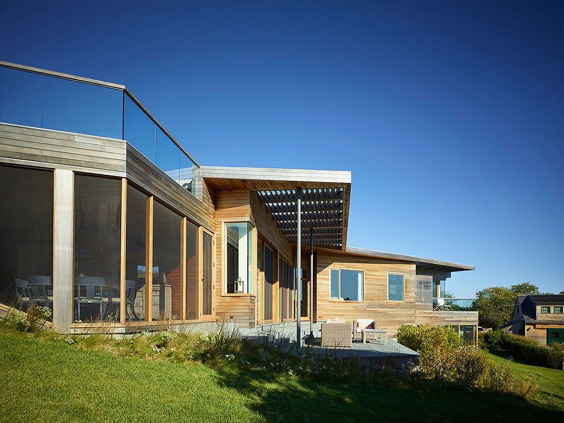 Contemporary Vineyard house becomes one with the hillside