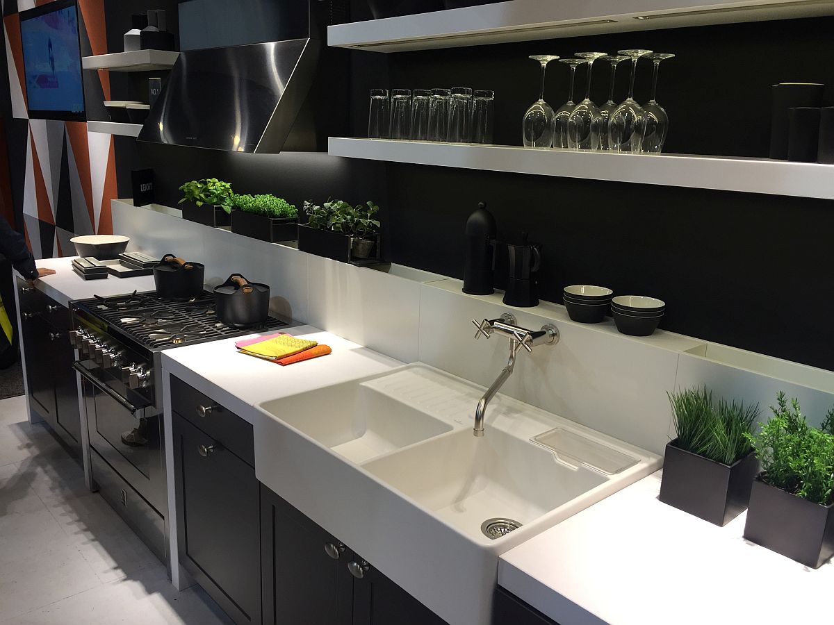 Contrasting kitchen worktop and cabinets in white and black
