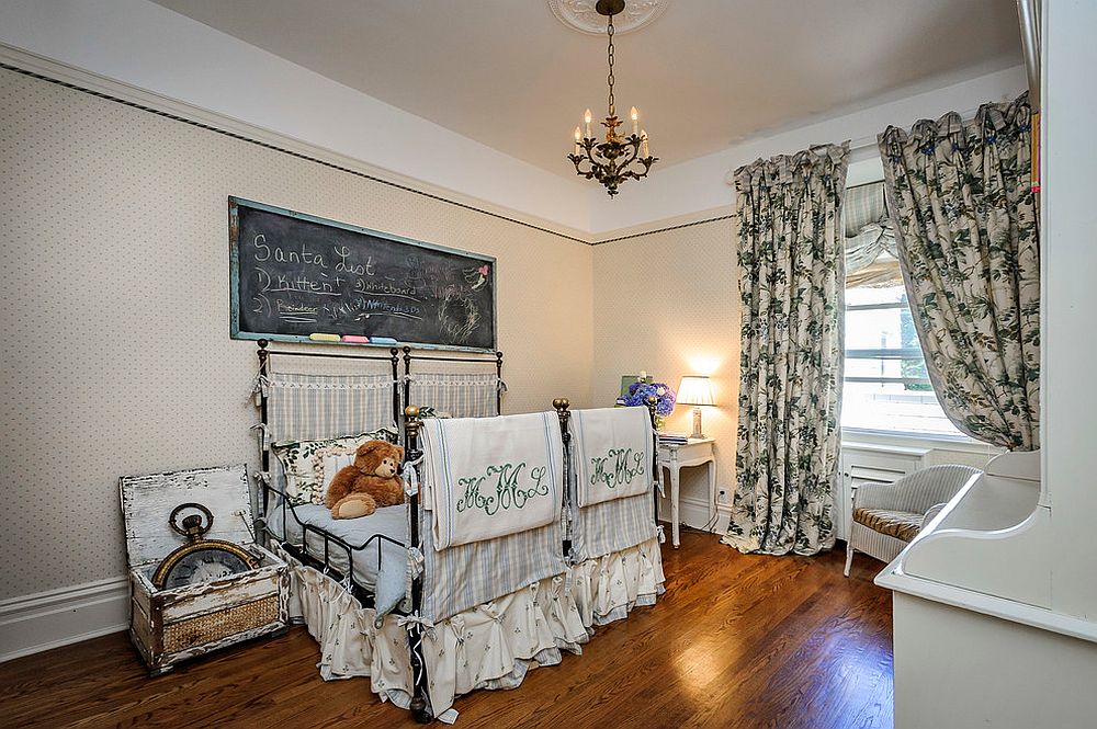 Decor adds to the shabby chic style of this exquisite kids' room