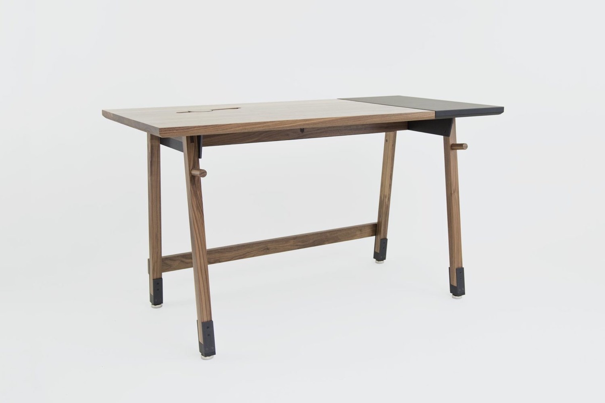 Artifox Desk 01 walnut.