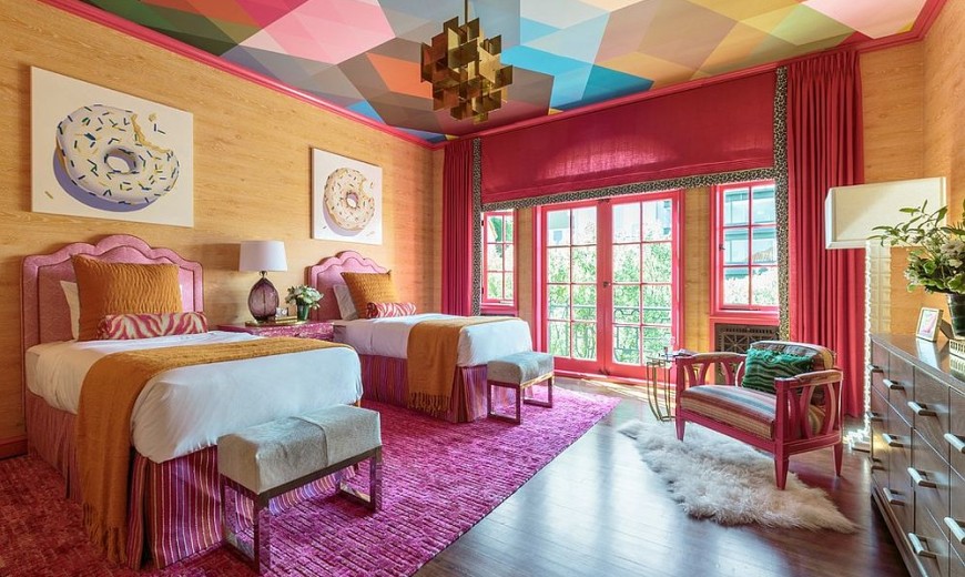 Visual Feast: 10 Rooms with Magical Multicolored Ceilings