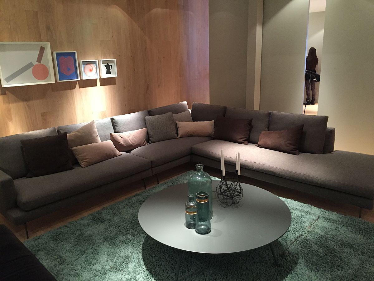 Elegant sectional and coffee table idea for lovers of gray - Milan 2016