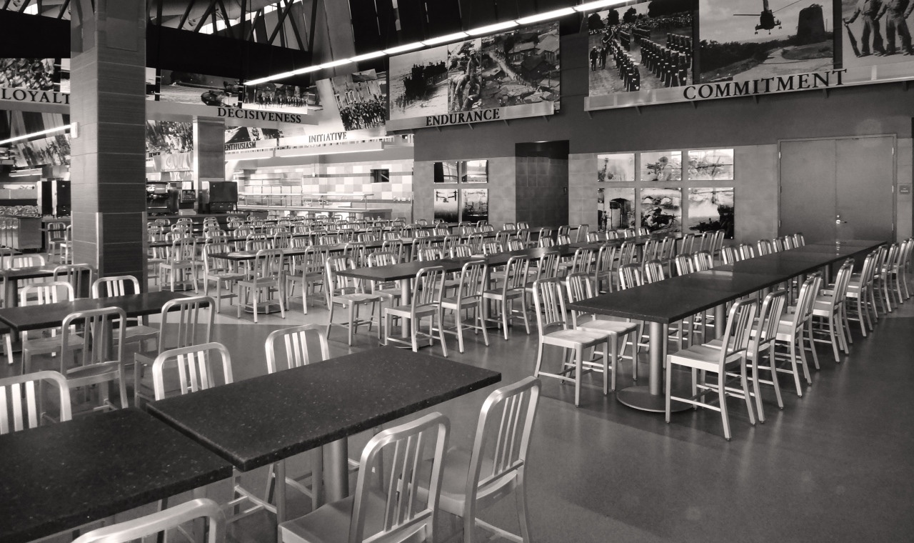 Emeco 1006 Navy Chairs at a US military dining facility. Image via Emeco News.