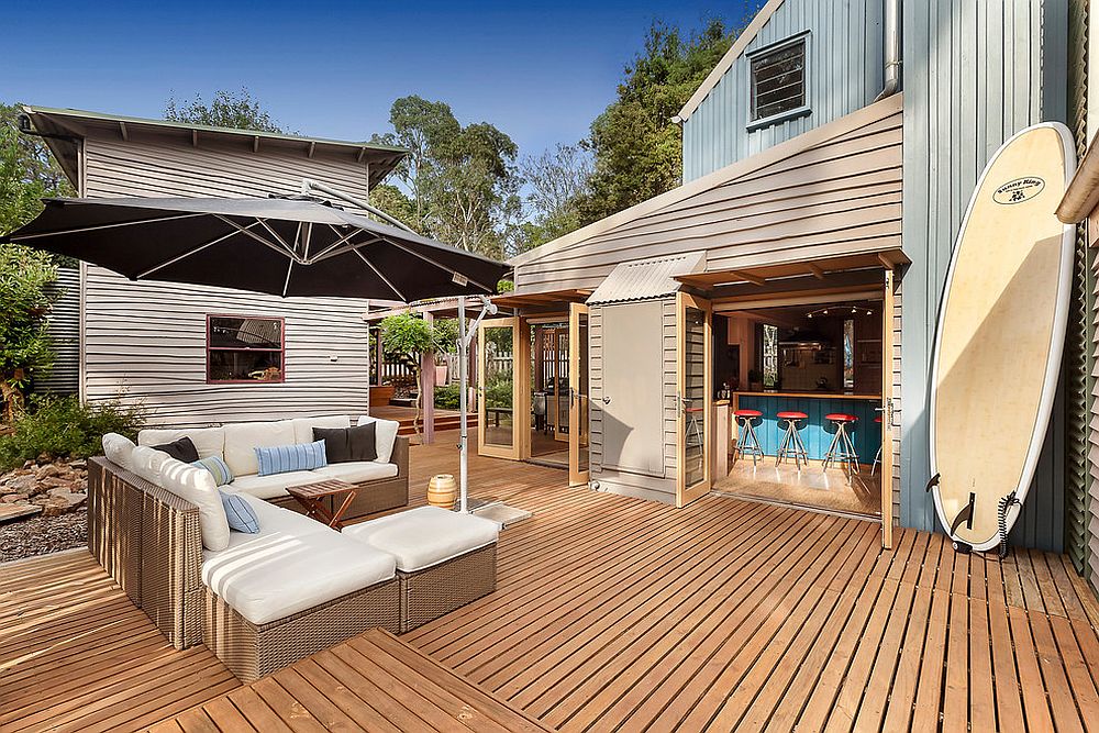 Extensive timber decks move into the landscape to take the living area outdoors