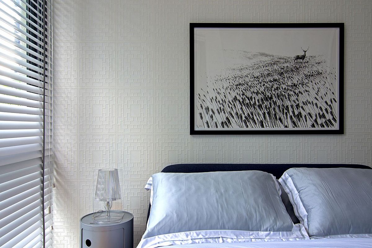 Fabulous way to add texture to the bedroom wall without altering its color scheme