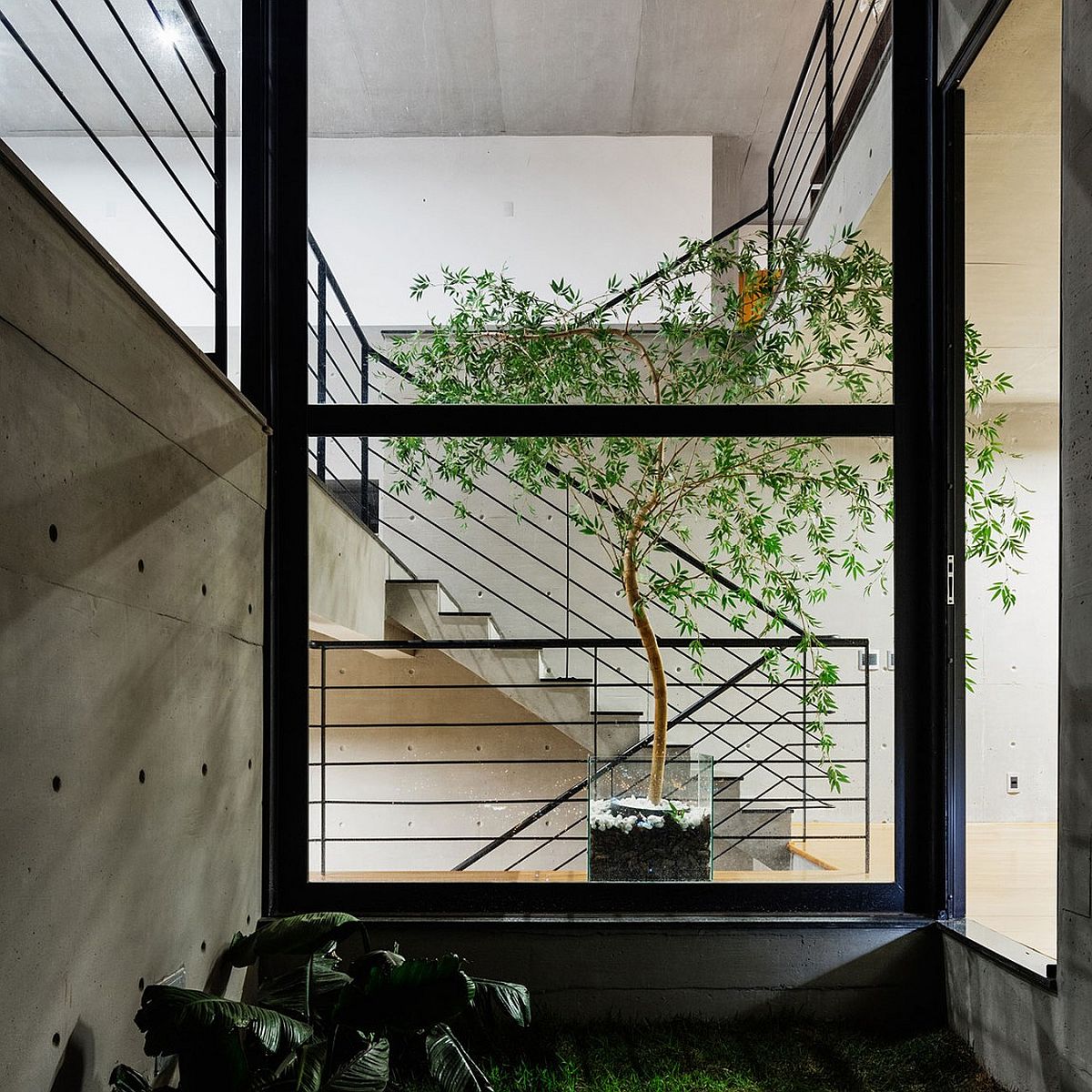 Fabulous way to ensure that greenery is a part of the interior