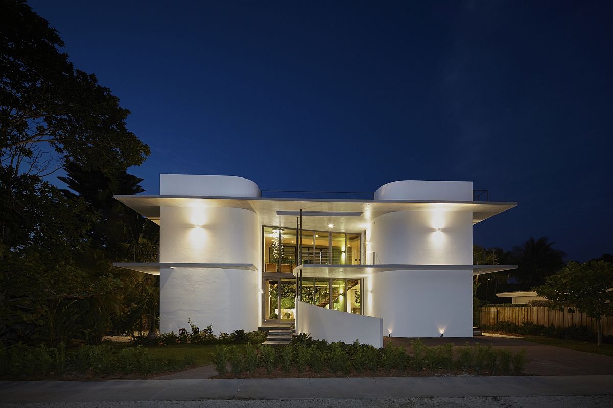 Gorgeous residence in Miami Beach with ingenious Miami Modernist style