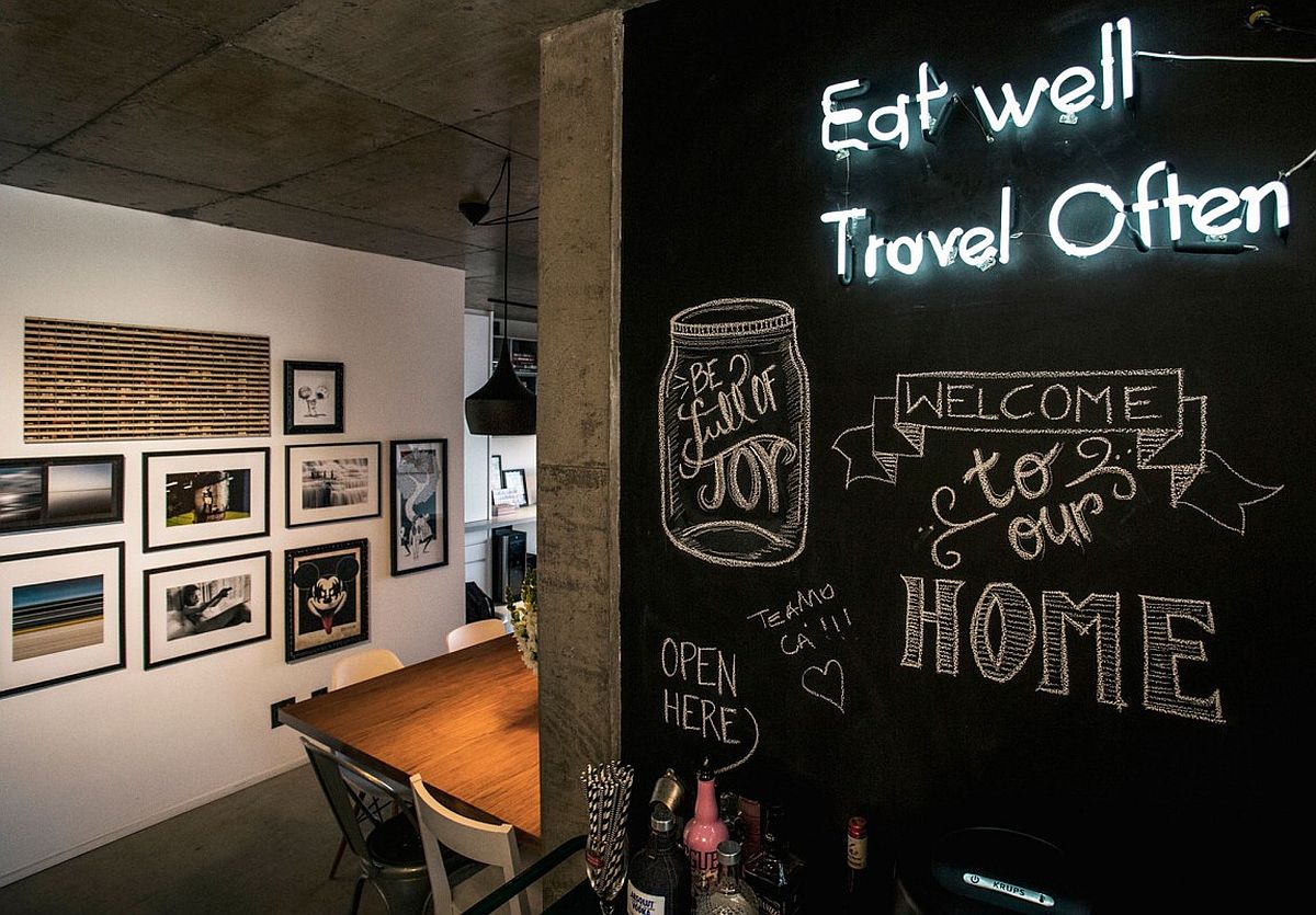 Iluminated wall sign and chalkboard wall in the Brazilian apartment