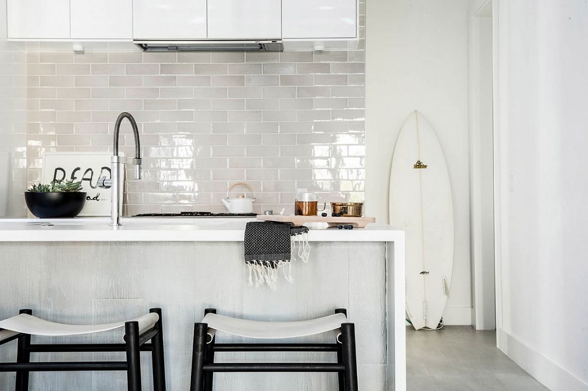 Kitchen in white with tiled backdrop and a lovely island