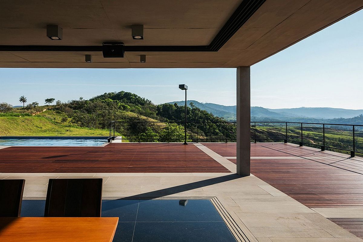 Living area of House JJ that opens up towards the view outside