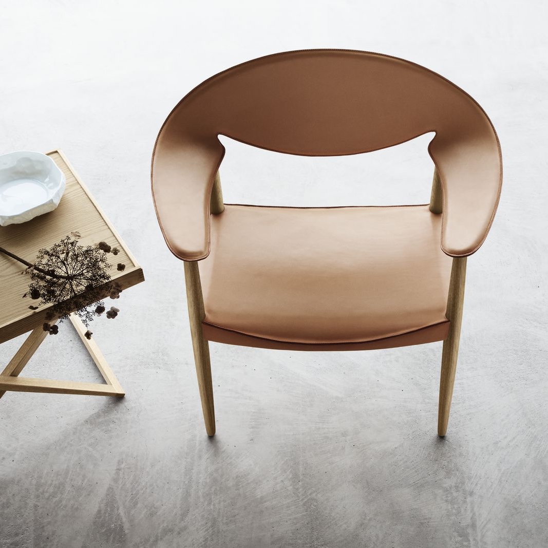 Metropolitan Chair in cognac leather. Image © Carl Hansen & Søn.