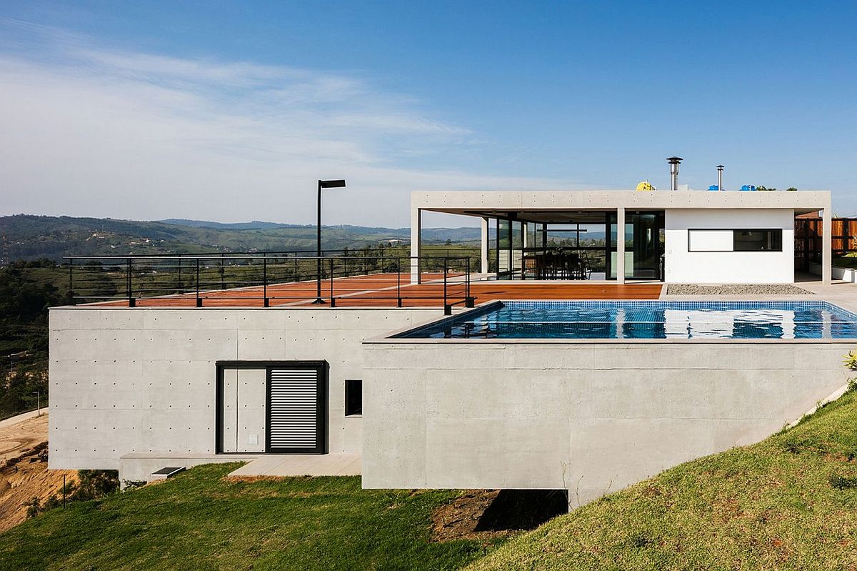 Pavilion-styled, open top level of the House JJ