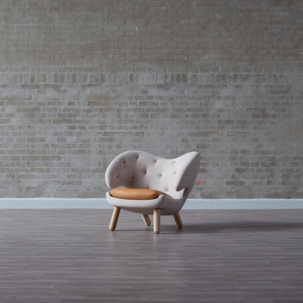 Pelican Chair with leather cushion