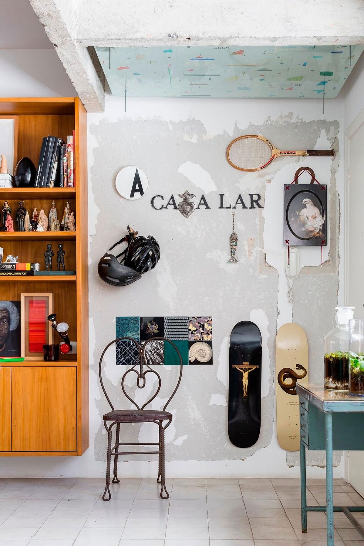 Quirky decor and surfboard decorative pieces inside the Brazilian apartment