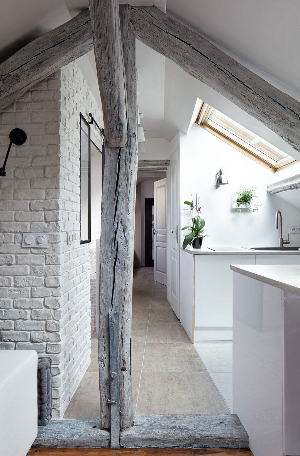 Rustic modern home renovation in Ivry-sur-Seine, France