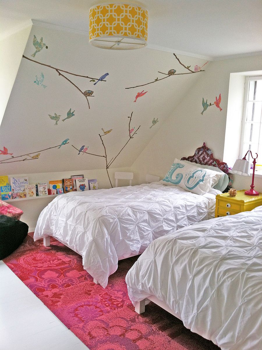 Simple wall decals add color and playfulness to the small kids' room