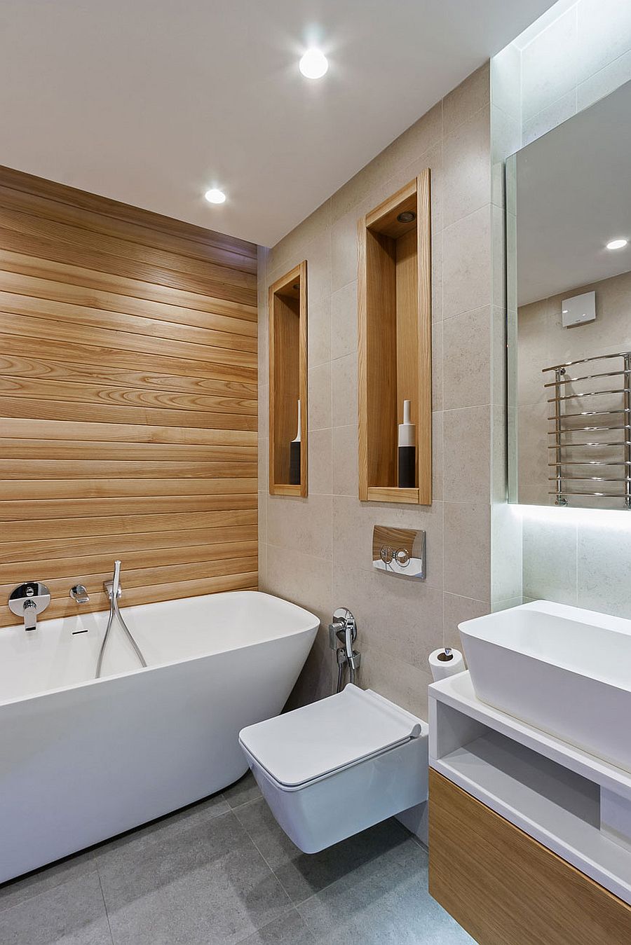Small and elegant modern bathroom with bathtub
