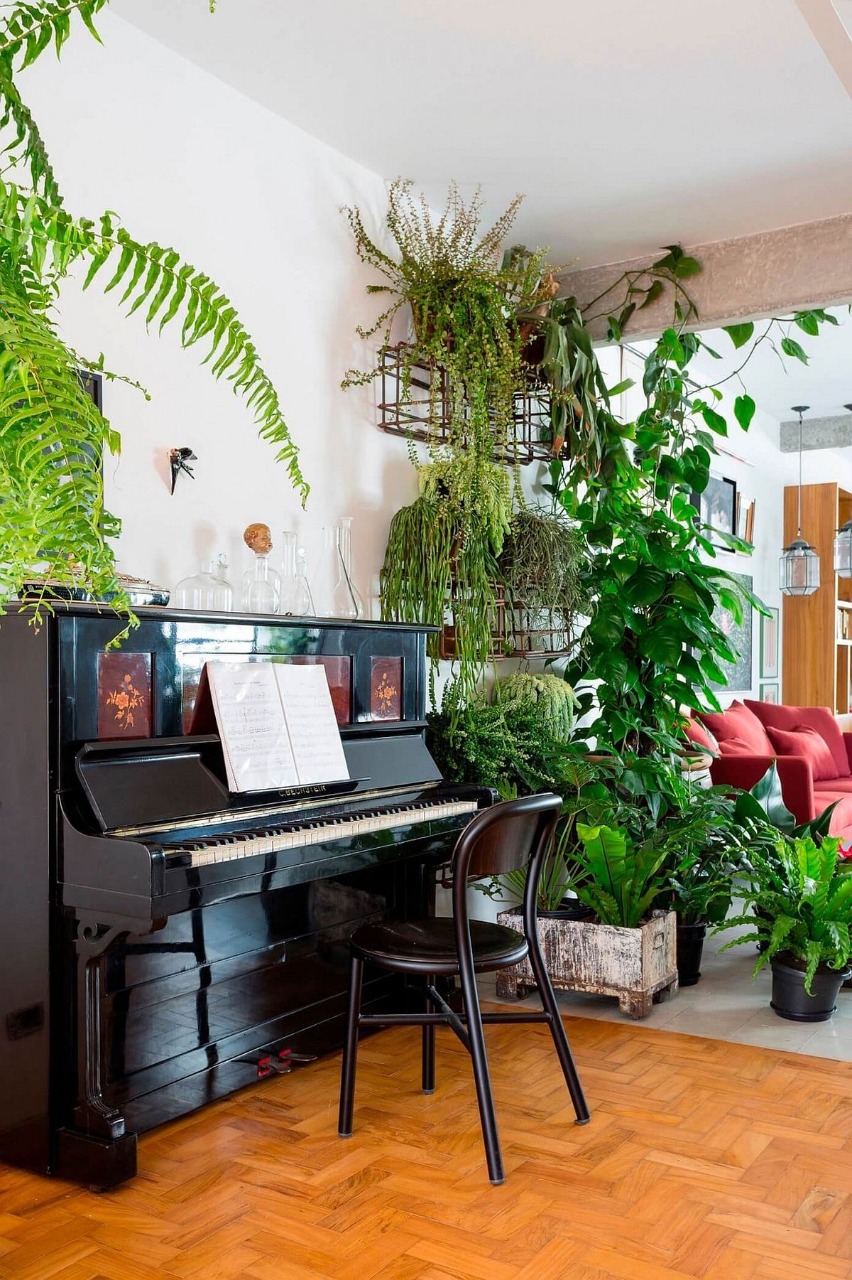 Stunning use of indoors plants creates a refreshing and cheerful ambiance