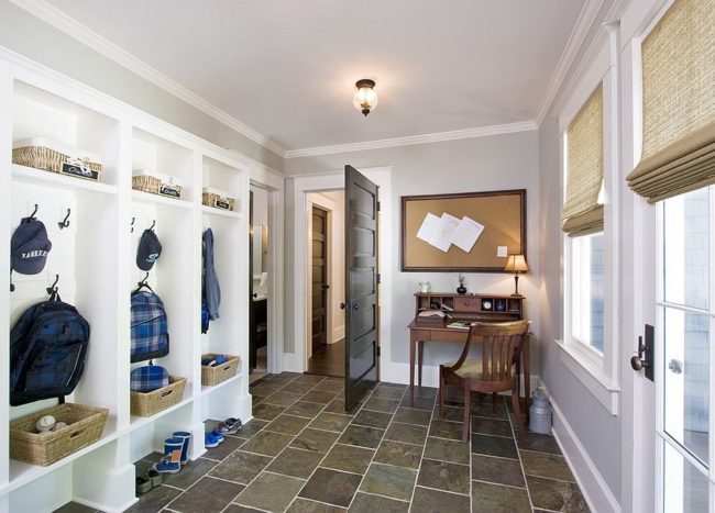 10 Versatile Mudrooms That Double As Home Workspaces 