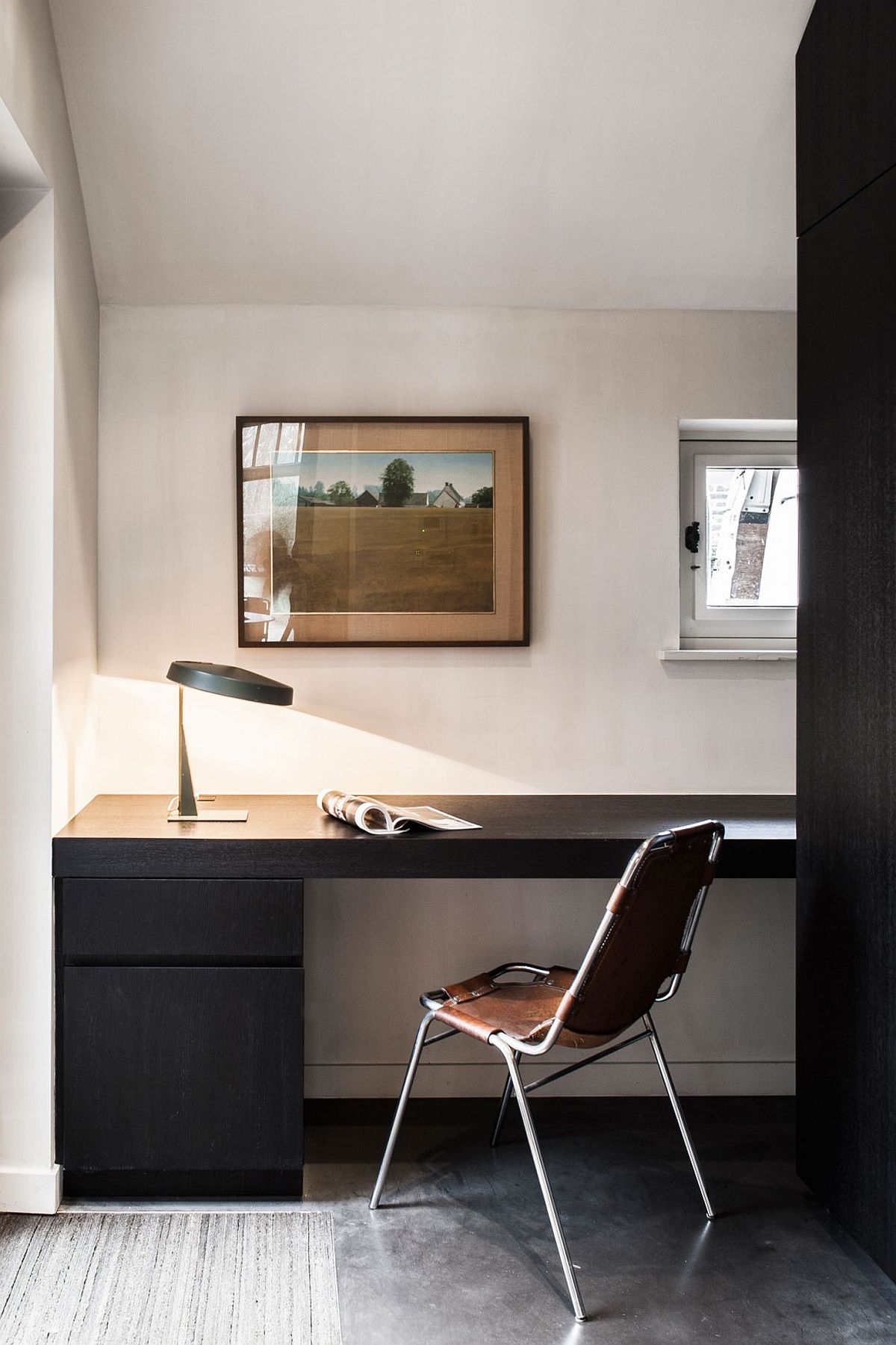 Beautiful and minimal home study and sitting room