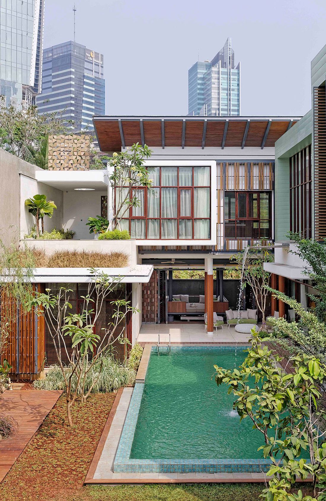 Beautiful blend of Javanese and modern styles shape stylish Jakarta Residence